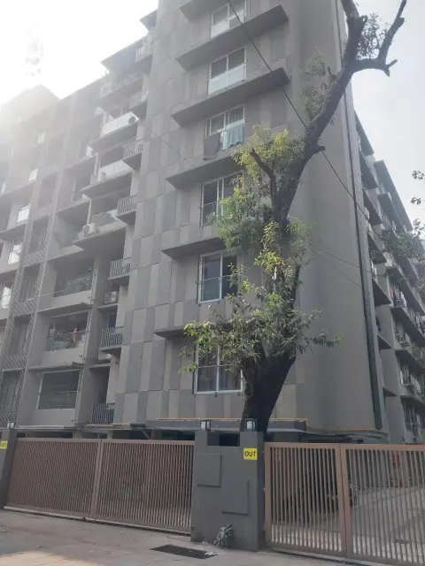 Acharat Baug in Santacruz West, view 1
