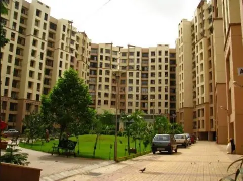 Ackruti Jewell in Andheri West, view 1