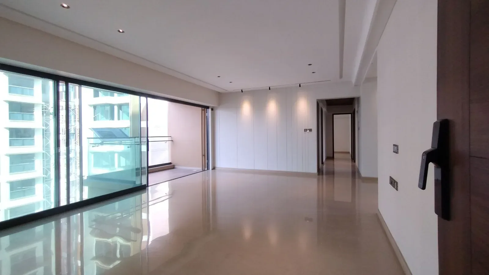 Arkade Aura in Santacruz West, view 4