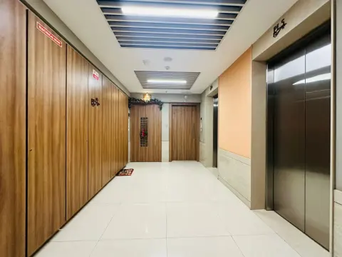 Auris Ilaria in Malad West, view 1