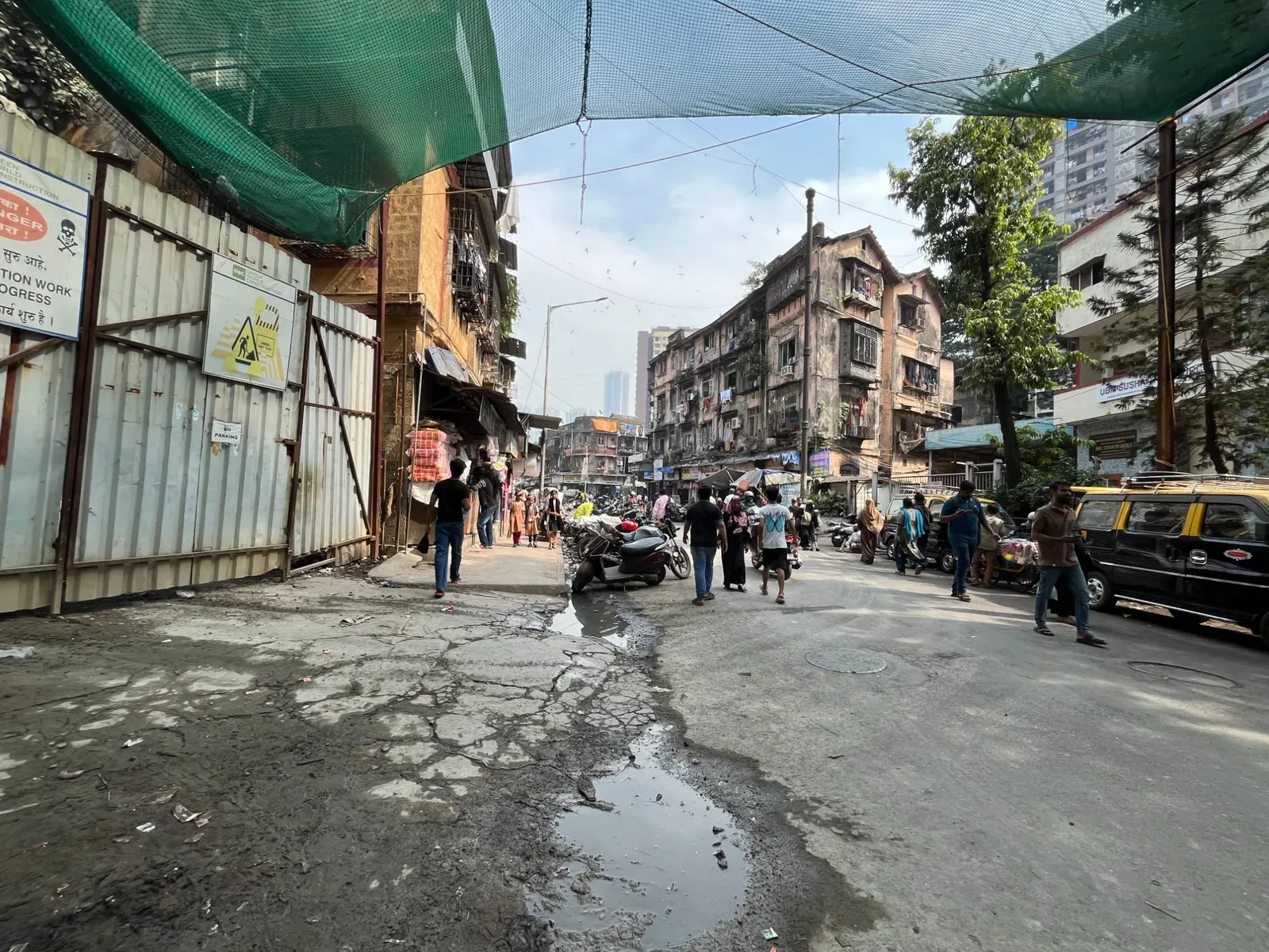 Rubberwala Seventh Avenue in Byculla, view 4